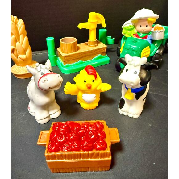 Fisher Price Little People Mini Farm Animals Tractor Wagon Corn Farmer water - Picture 4 of 6